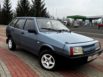 Авто ВАЗ 2109 1989 № 7184027
