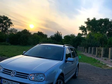 Авто Volkswagen Golf 2000 № 7446707