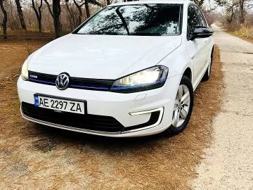 Авто Volkswagen E-Golf 2016 № 7479218