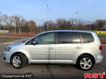 Авто Volkswagen Touran 2013 № 7519160