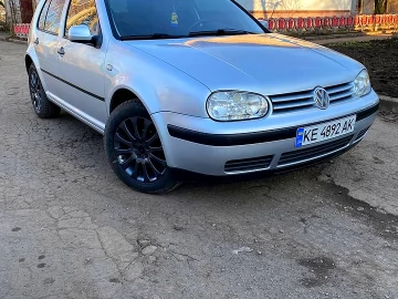 Авто Volkswagen Golf 2000 № 7541907
