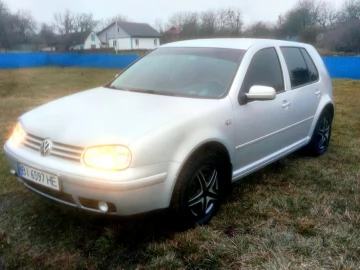 Авто Volkswagen Golf 2000 № 7569159