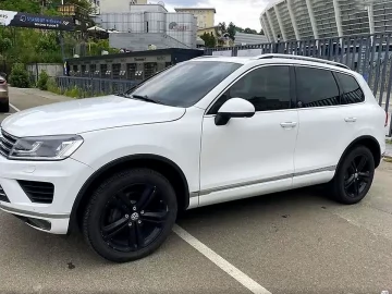 Авто Volkswagen Touareg 2017 № 7571542