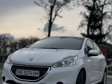 Авто Peugeot 208 2013 № 7608069