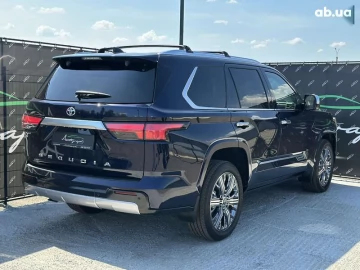 Авто Toyota Sequoia 2023 № 7666090