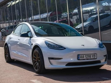 Авто Tesla Model 3 2019 № 7666948
