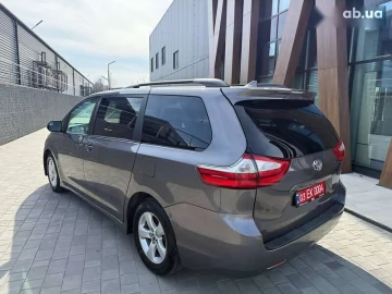 Авто Toyota Sienna 2018 № 7766716