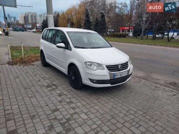 Авто Volkswagen Touran 2010 № 7014273