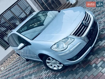 Авто Volkswagen Touran 2010 № 7119529