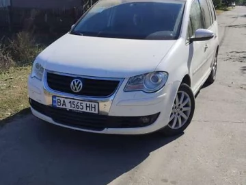 Авто Volkswagen Touran 2010 № 7132809