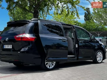 Авто Toyota Sienna 2017 № 7212447