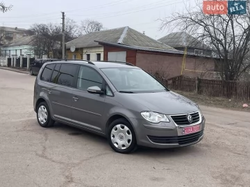 Авто Volkswagen Touran 2010 № 7277578