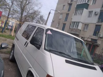 Авто Volkswagen Transporter 2000 № 7297559