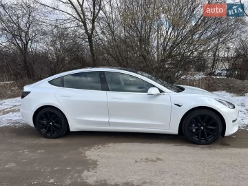 Авто Tesla Model 3 2019 № 7299146