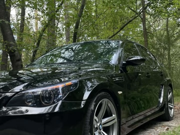 Авто BMW M5 2005 № 7300431