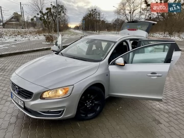 Авто Volvo V60 2016 № 7313710
