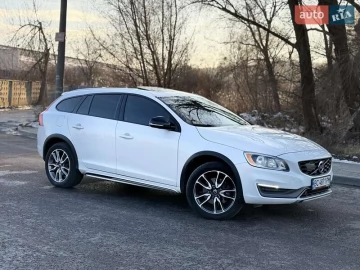 Авто Volvo V60 2015 № 7320099