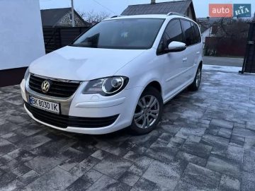 Авто Volkswagen Touran 2010 № 7326229