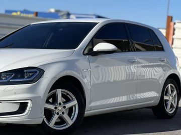 Авто Volkswagen E-Golf 2017 № 7331182