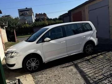Авто Volkswagen Touran 2010 № 7333334