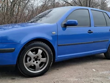 Авто Volkswagen Golf 2000 № 7337383