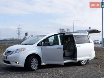 Авто Toyota Sienna 2013 № 7346545