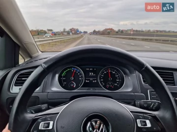 Авто Volkswagen E-Golf 2015 № 7349455