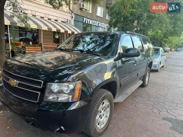 Авто Chevrolet Suburban 2012 № 7355278