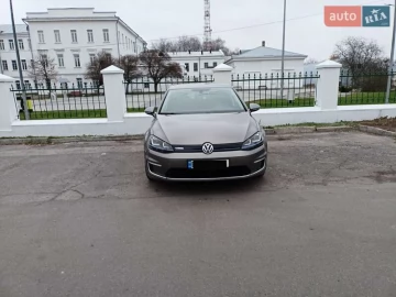 Авто Volkswagen E-Golf 2015 № 7360756