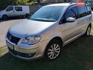 Авто Volkswagen Touran 2010 № 7361281