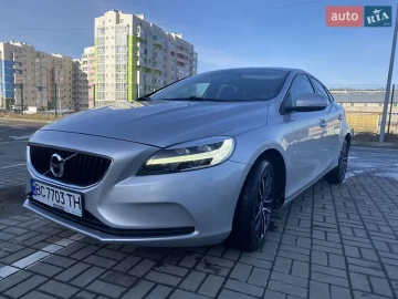 Авто Volvo V40 2017 № 7371616
