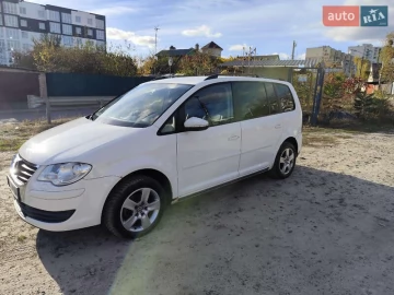 Авто Volkswagen Touran 2010 № 7372220