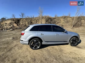 Авто Audi Q7 2021 № 7376315