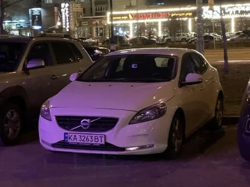 Авто Volvo V40 2013 № 7377123