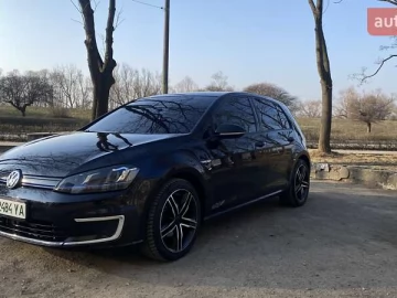 Авто Volkswagen E-Golf 2015 № 7378085