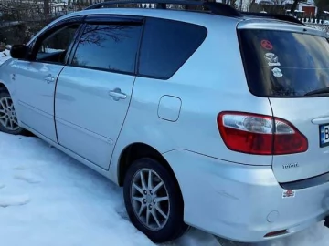 Авто Toyota Avensis Verso 2004 № 7383379