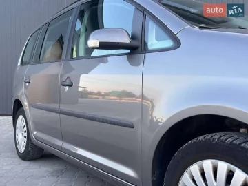Авто Volkswagen Touran 2010 № 7386217