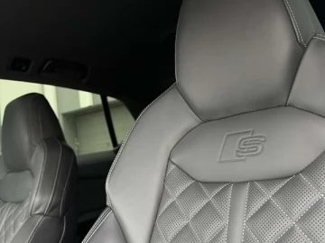 Авто Audi Q8 2021 № 7389248