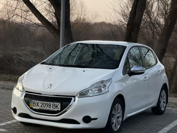 Авто Peugeot 208 2013 № 7389459