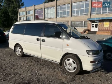 Авто Mitsubishi Delica 2000 № 7390053