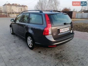 Авто Volvo V50 2012 № 7398587