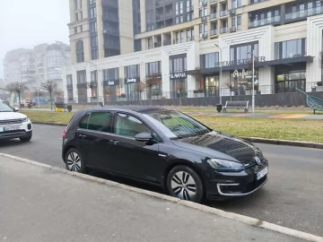 Авто Volkswagen E-Golf 2015 № 7399884