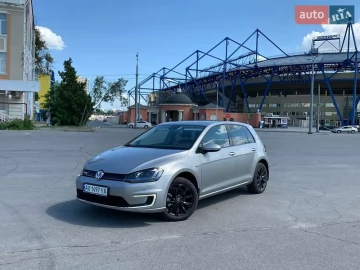 Авто Volkswagen E-Golf 2014 № 7399911