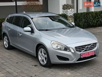 Авто Volvo V60 2012 № 7399945