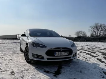 Авто Tesla Model S 2015 № 7400312