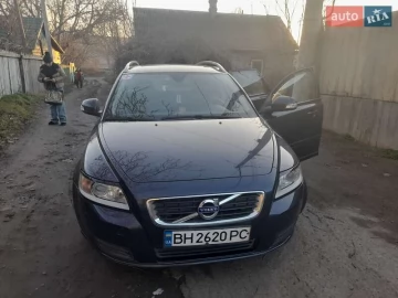 Авто Volvo V50 2011 № 7408070