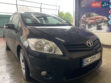 Авто Toyota Auris 2010 № 7408121