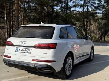 Авто Audi Q7 2021 № 7409123