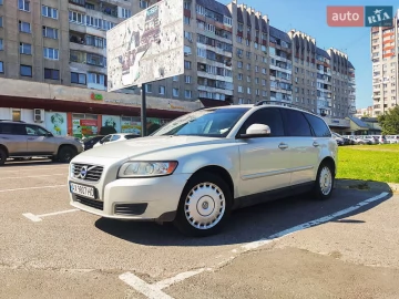 Авто Volvo V50 2010 № 7410895