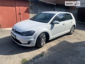 Авто Volkswagen E-Golf 2015 № 7413274